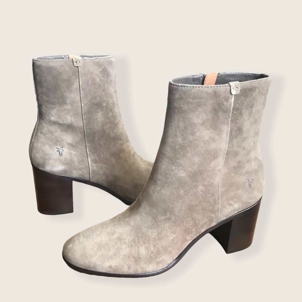 Frye Julia Taupe/Beige Genuine Suede Leather Block Chunky Heel Ankle Booties - Picture 5 of 12